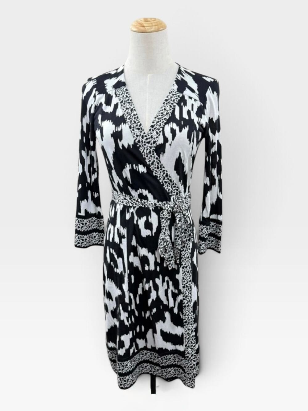 Diane von Furstenberg Tallulah Black & White Flower Ikat Print Wrap Dress, Sz 6
